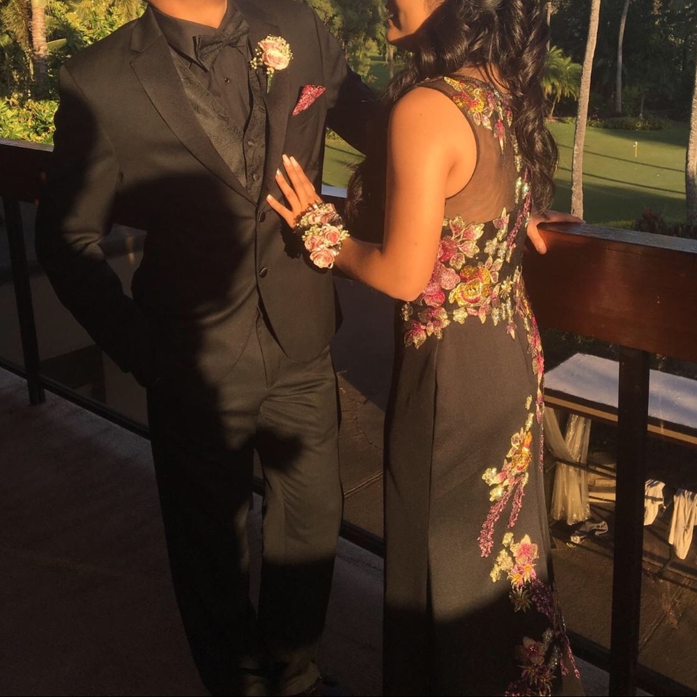 Black and floral prom dress - Picture 3 of 3